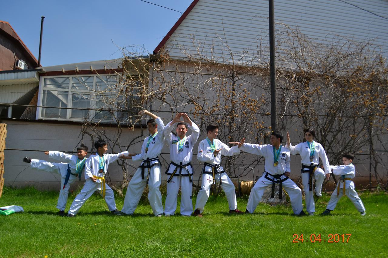 Interhouse Almaty Exterior foto